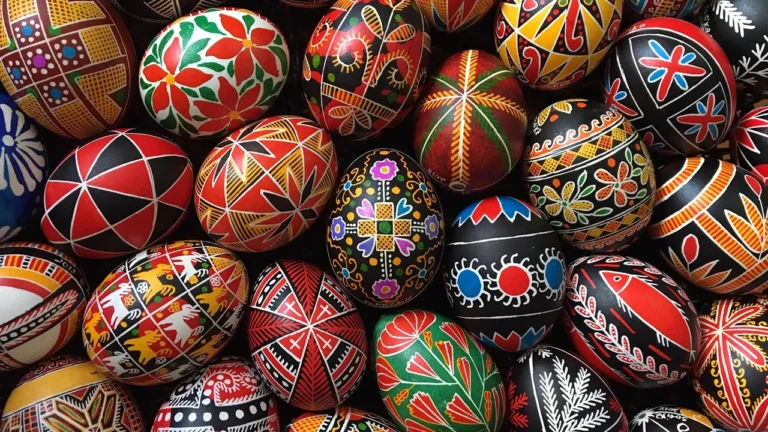 Чи можна фарбувати яйця в Страсну п’ятницю: що радять церква і зберігають традиції