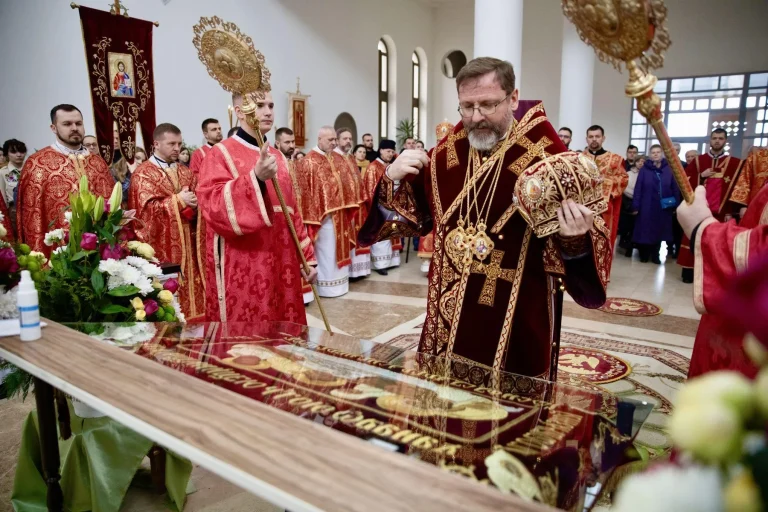 Какой праздник 10 апреля: Страстная пятница, День братьев и сестёр и памятные даты Украины
