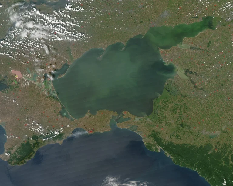 Средняя глубина Азовского моря: точные показатели и особенности