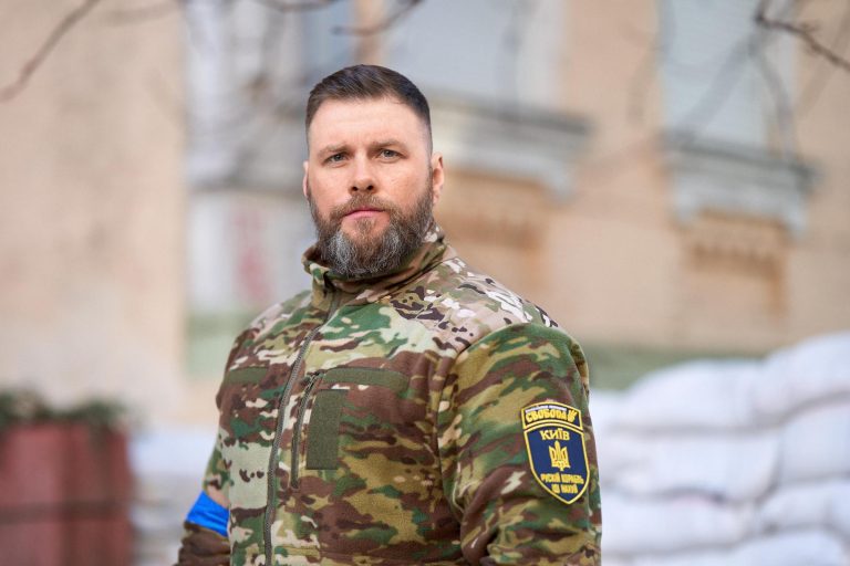 Володимир Ращук: актор-воїн, який тримає сцену і передову