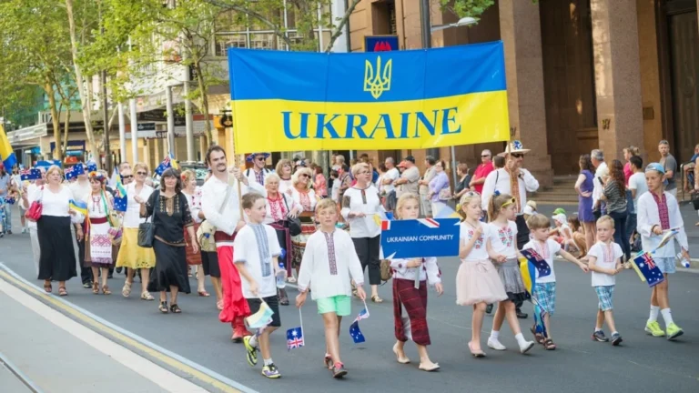 Чому Україна 30 років відкладала діаспору і що це коштувало