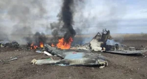 Знищені уламки Су-35 з червоною зіркою після удару