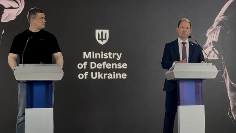 Михаил Федоров на брифинге в Министерстве обороны Украины
