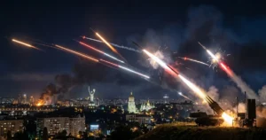 Українська ППО збиває російські ракети та дрони над Києвом вночі