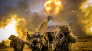 Українські артилеристи ведуть вогонь під час штурмів на Покровському напрямку