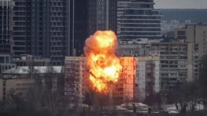 Вибух у багатоповерхівці Києва внаслідок російського ракетного удару 8 липня