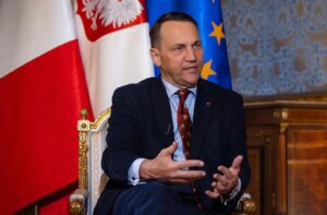 Радослав Сікорський коментує заклик стримати емоції щодо України