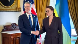 Юлія Свириденко та представник США під час дипломатичної зустрічі