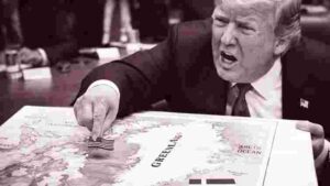 Дональд Трамп вказує на карту Гренландії з прапором США