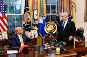 Дональд Трамп і Біньямін Нетаньягу під час зустрічі в Овальному кабінеті Білого дому
