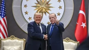 Трамп і Ердоган тиснуть руки на зустрічі під час саміту НАТО в Анкарі