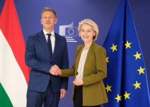 Урсула фон дер Ляєн та представник Угорщини під час приєднання до Європейської прокуратури