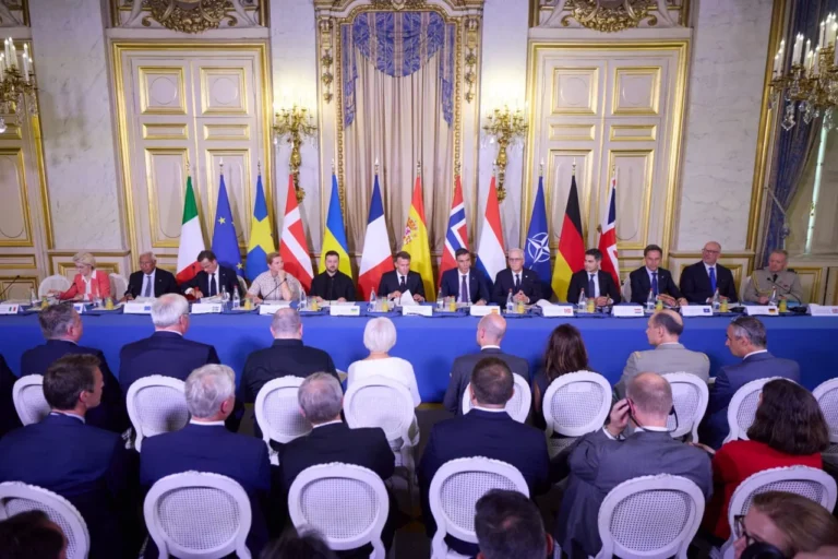 Лидеры Украины и европейских государств на заседании антибаллистической коалиции в Париже