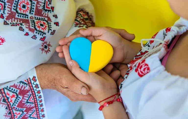 З ювілеєм: як створити привітання, що торкає серце і зберігає традиції