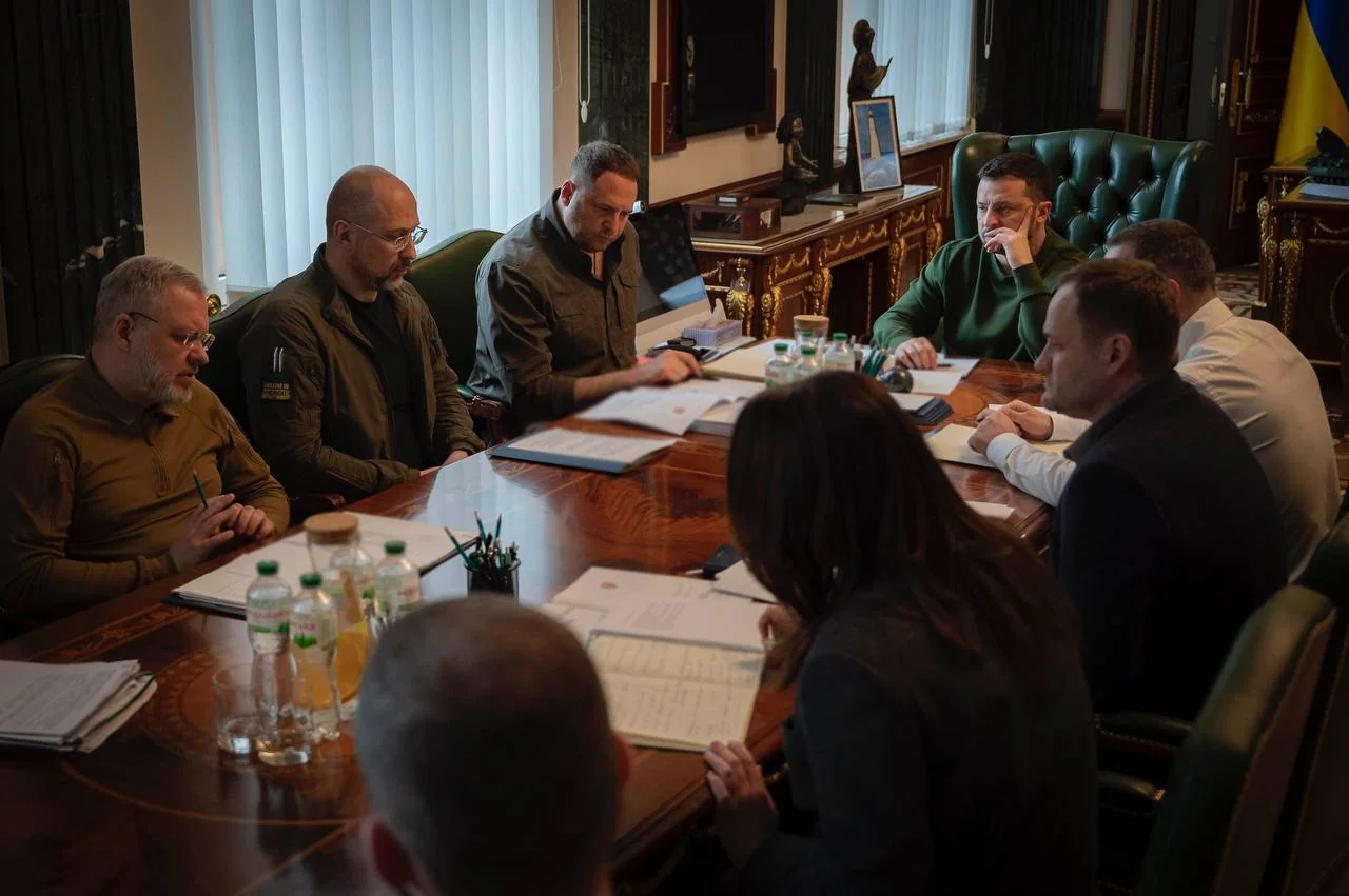 Зеленський на нараді з міністрами щодо захисту енергетики та обєктів інфраструктури